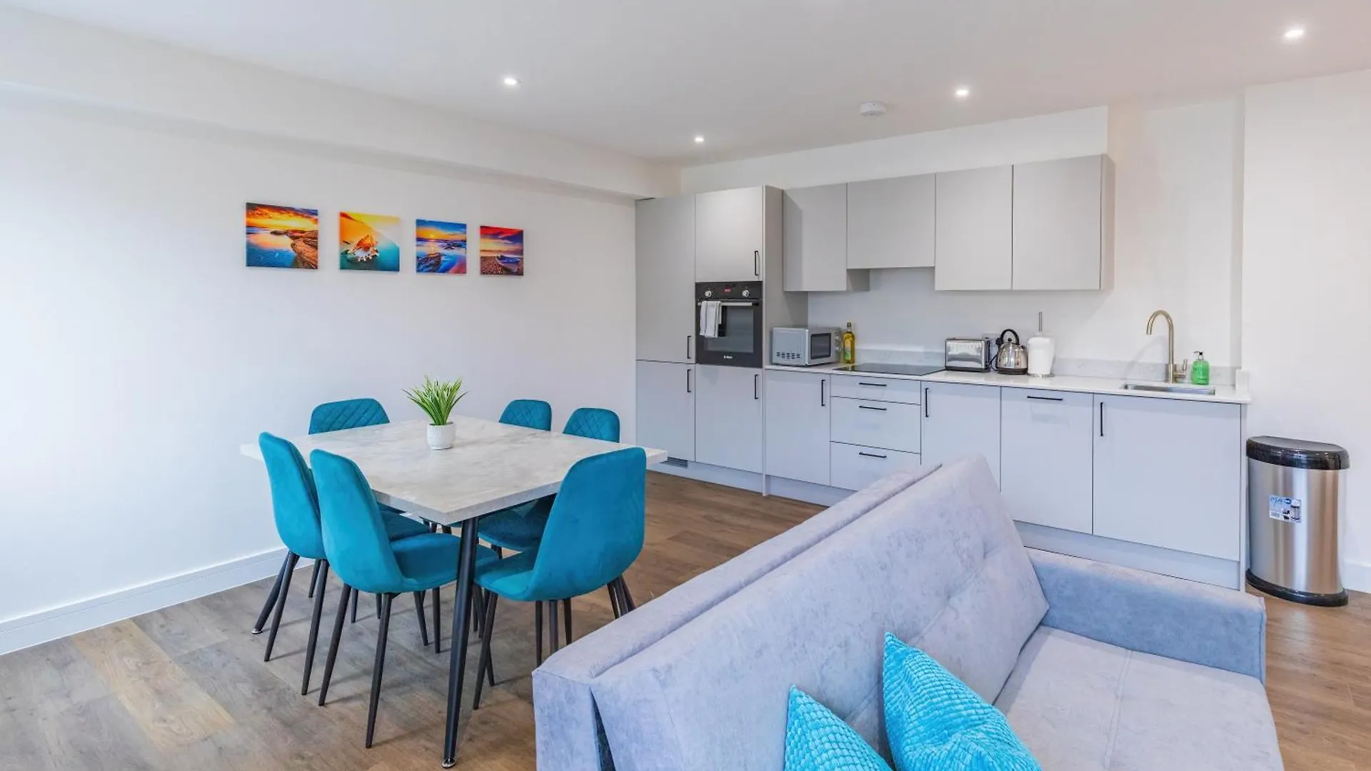 Apartment Central 2 Bed 2 Bath Penthouse Near Beach, Hospital - Long Stay Rates Available Brighton United Kingdom