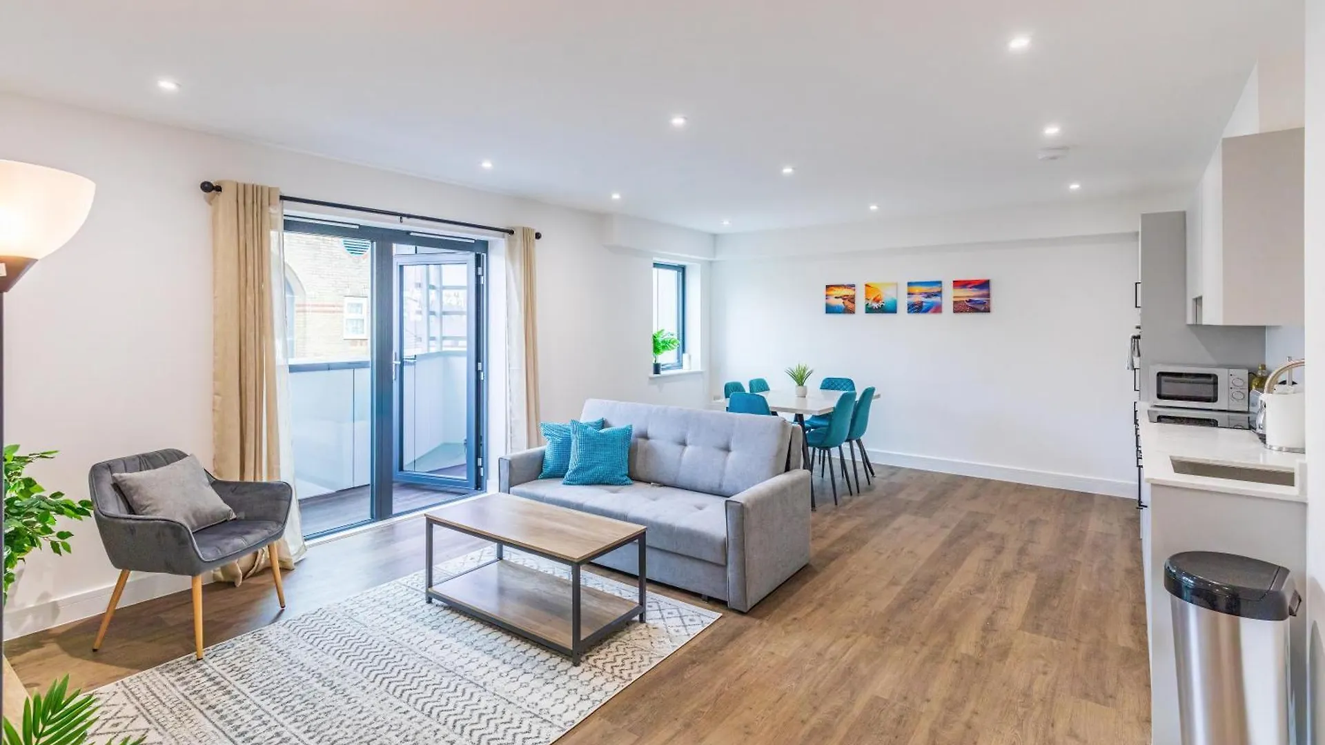 Central 2 Bed 2 Bath Penthouse Near Beach, Hospital - Long Stay Rates Available location