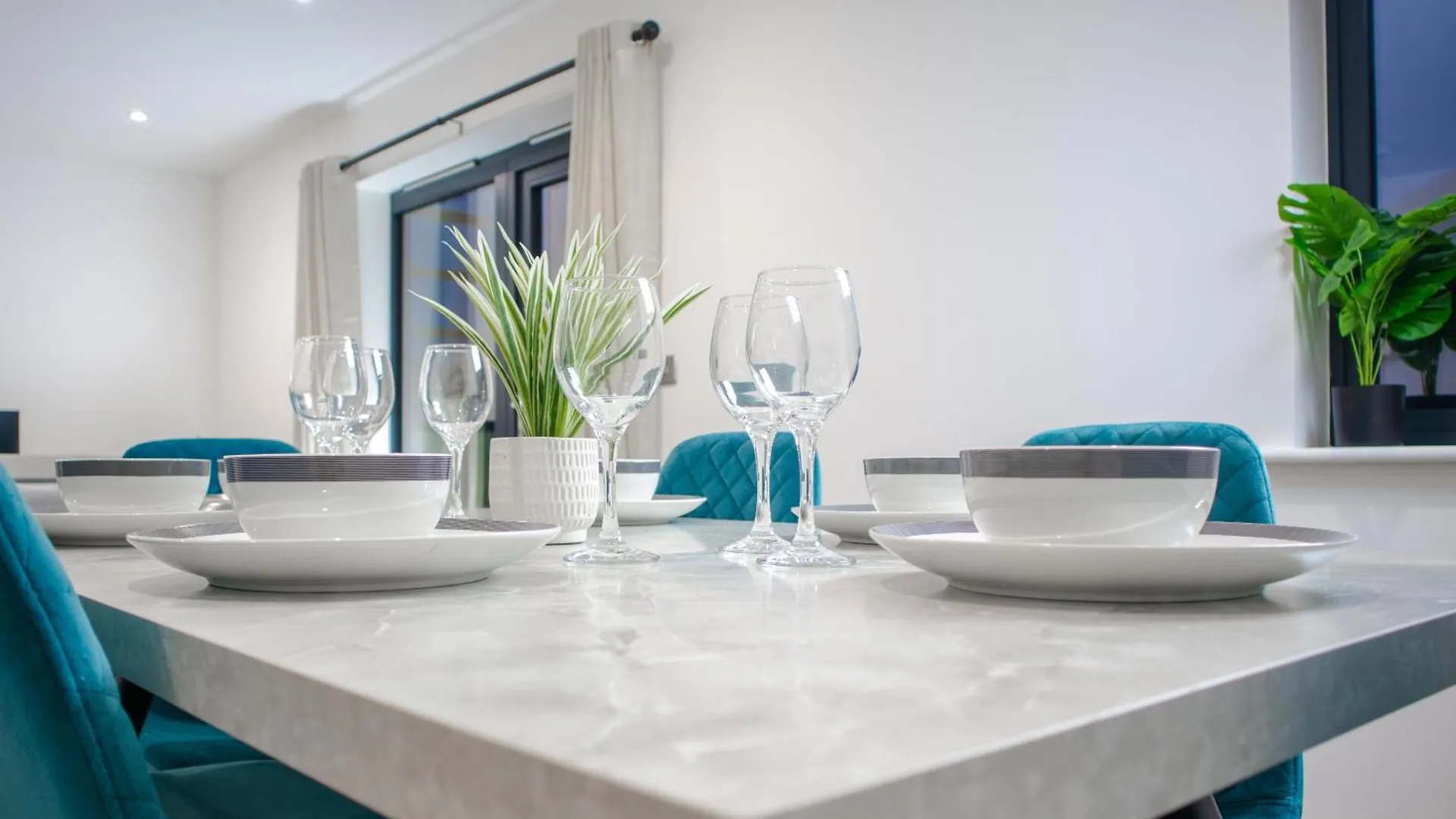 Central 2 Bed 2 Bath Penthouse Near Beach, Hospital - Long Stay Rates Available Brighton 0*,