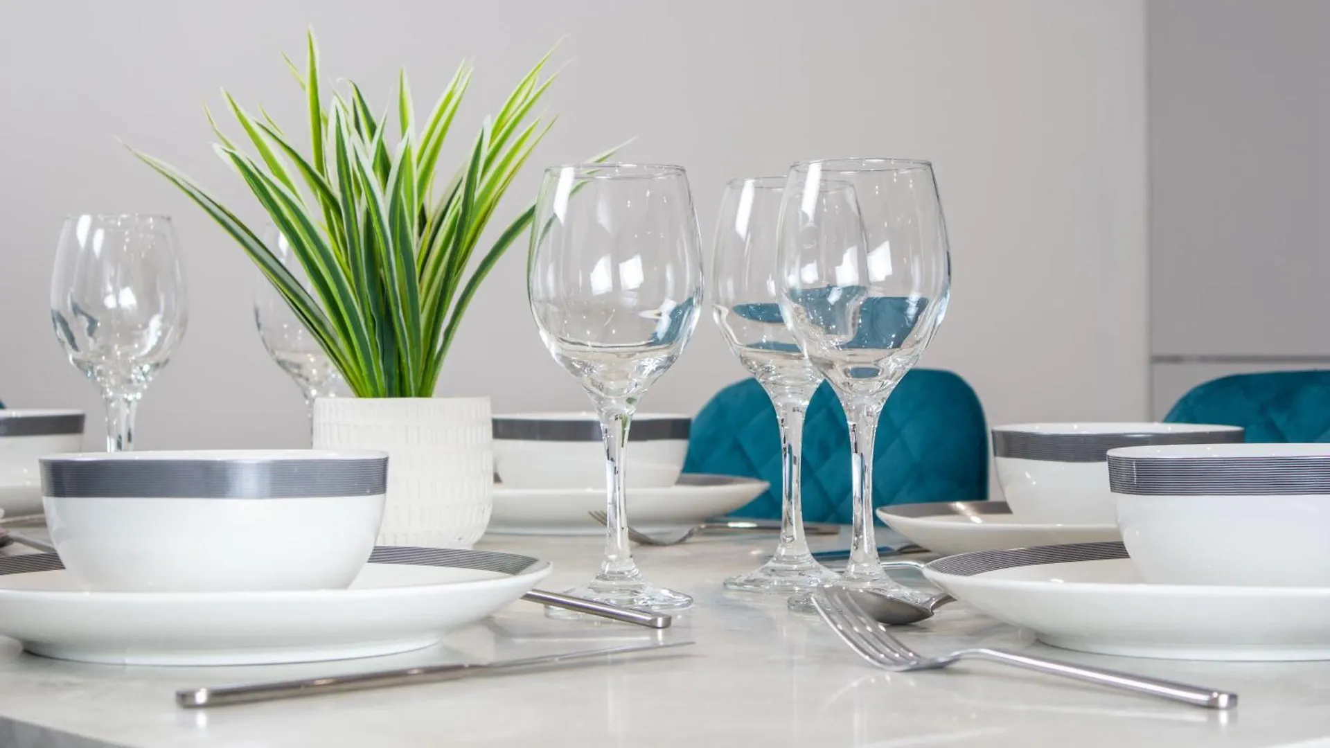 Central 2 Bed 2 Bath Penthouse Near Beach, Hospital - Long Stay Rates Available Brighton United Kingdom