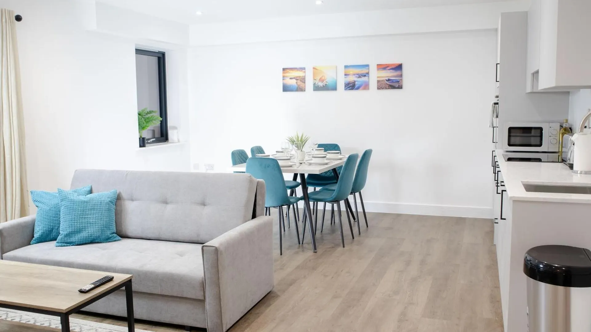 Central 2 Bed 2 Bath Penthouse Near Beach, Hospital - Long Stay Rates Available Brighton