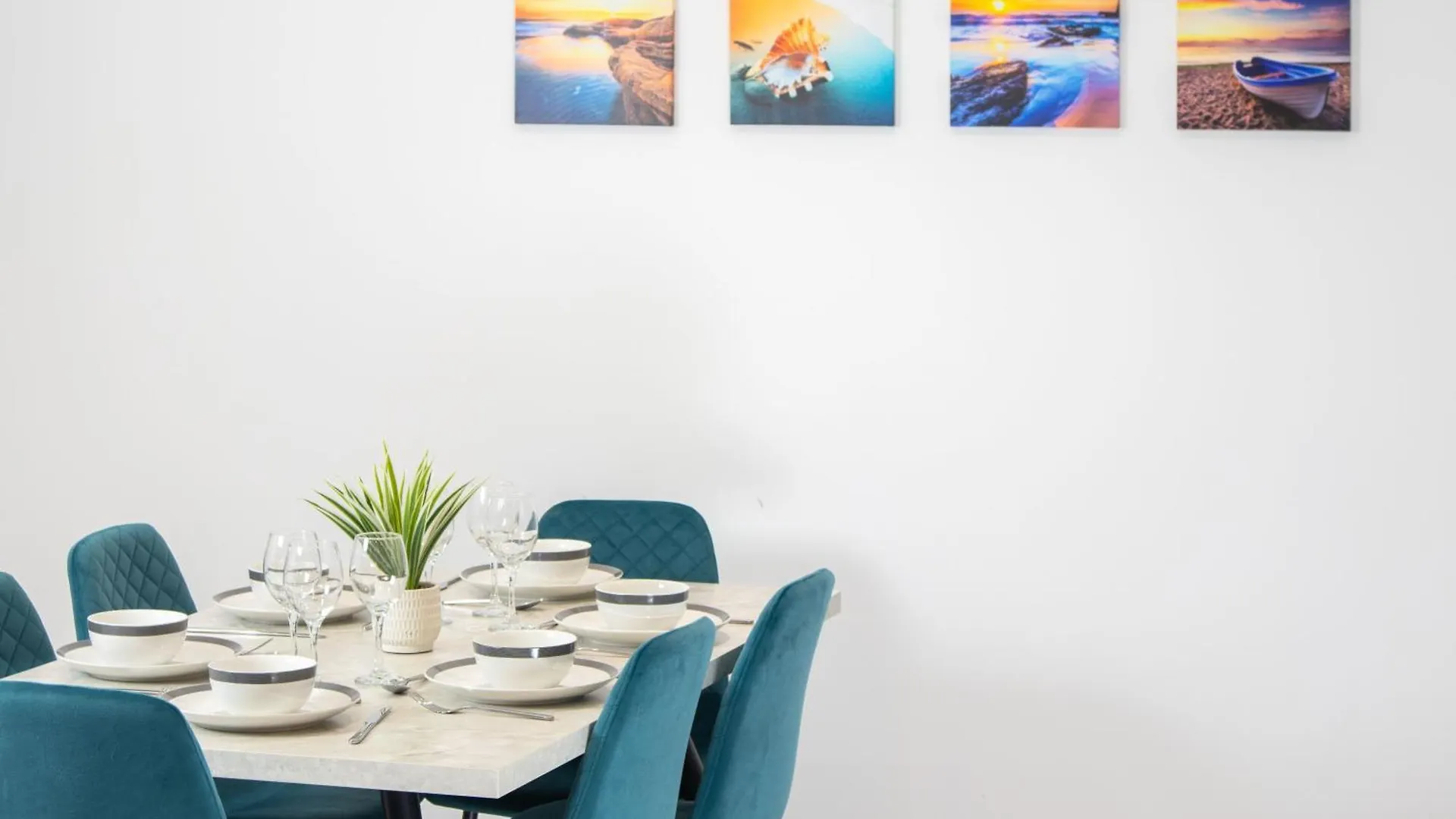 Central 2 Bed 2 Bath Penthouse Near Beach, Hospital - Long Stay Rates Available Brighton